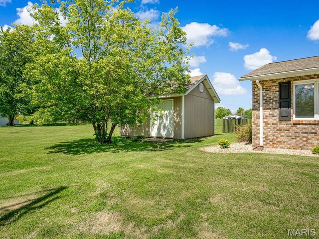 336 E Lake Drive, Edwardsville, IL 62025