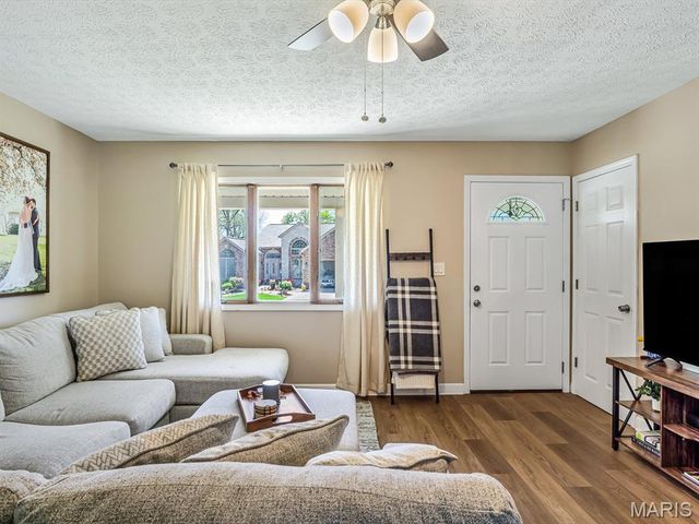 336 E Lake Drive, Edwardsville, IL 62025