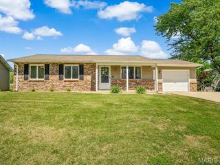 336 E Lake Drive, Edwardsville, IL 62025