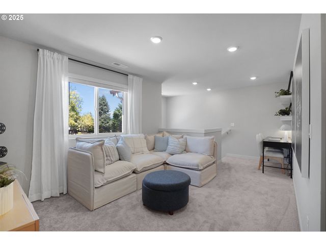 33362 Sw Rokin Way, Scappoose, OR 97056