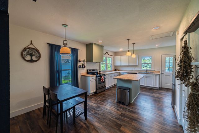 7870 Woodville Road, West Paducah, KY 42086