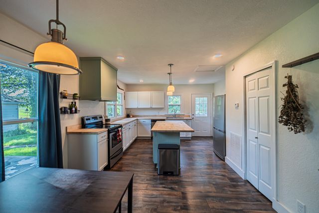 7870 Woodville Road, West Paducah, KY 42086