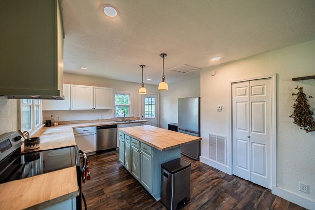 7870 Woodville Road, West Paducah, KY 42086