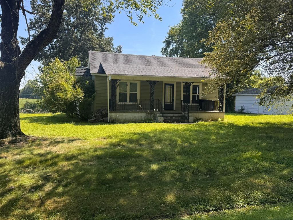 7870 Woodville Road, West Paducah, KY 42086