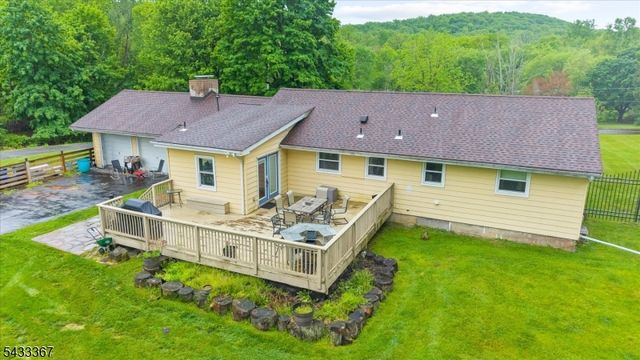650 Woodglen Rd, Lebanon Twp., NJ 08826