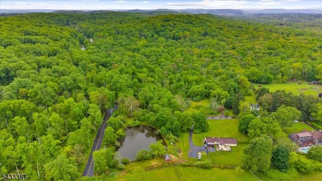 650 Woodglen Rd, Lebanon Twp., NJ 08826