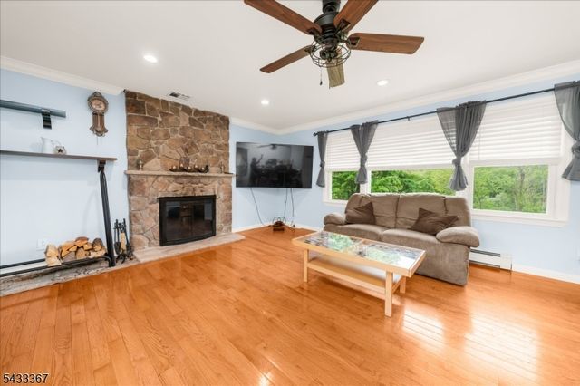 650 Woodglen Rd, Lebanon Twp., NJ 08826