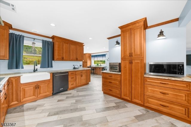 650 Woodglen Rd, Lebanon Twp., NJ 08826