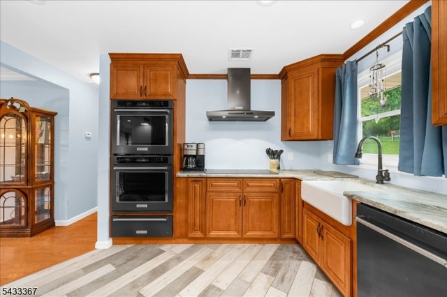 650 Woodglen Rd, Lebanon Twp., NJ 08826