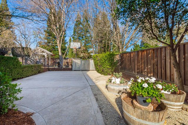 5027 Castle Combes Ct, Granite Bay, CA 95746