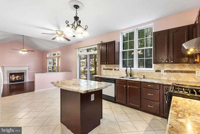 6 SUNSET HOLLOW RD, West Chester, PA 19380