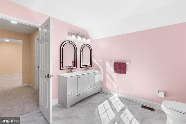 6 SUNSET HOLLOW RD, West Chester, PA 19380