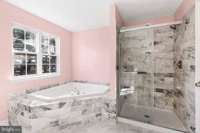 6 SUNSET HOLLOW RD, West Chester, PA 19380