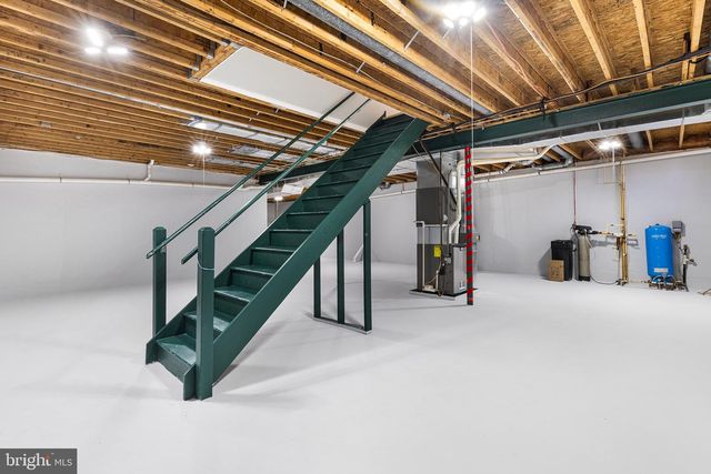 6 SUNSET HOLLOW RD, West Chester, PA 19380