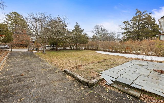 902 Old Medford Avenue, Medford, NY 11763