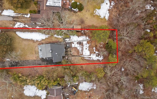 902 Old Medford Avenue, Medford, NY 11763