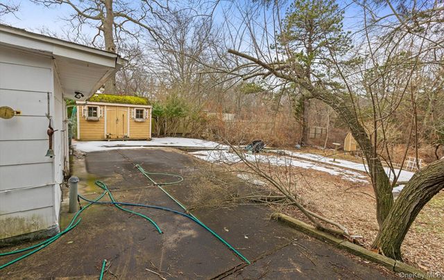 902 Old Medford Avenue, Medford, NY 11763