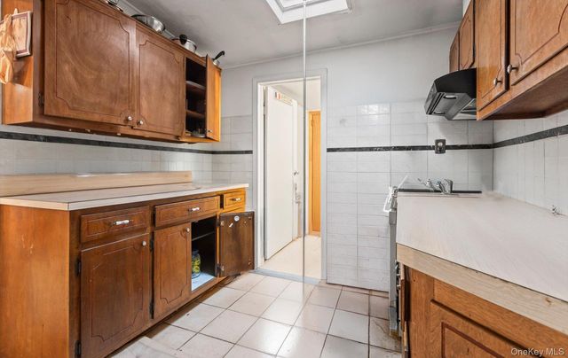 902 Old Medford Avenue, Medford, NY 11763