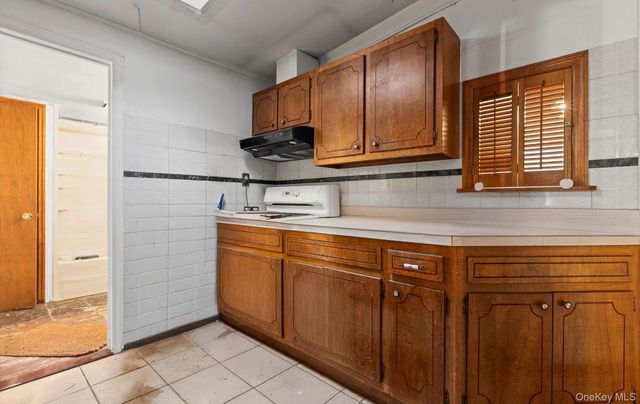 902 Old Medford Avenue, Medford, NY 11763