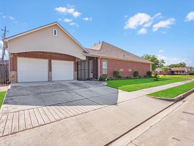 2329 Willowby Drive, Houston, TX 77008