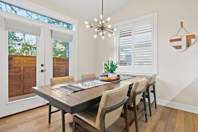 347 E Jefferson Avenue, Sisters, OR 97759