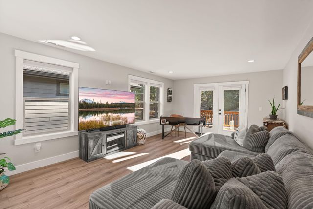 347 E Jefferson Avenue, Sisters, OR 97759