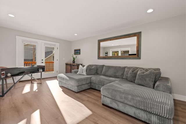 347 E Jefferson Avenue, Sisters, OR 97759