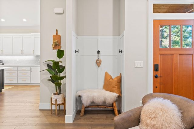 347 E Jefferson Avenue, Sisters, OR 97759