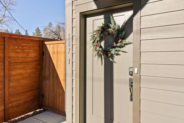 347 E Jefferson Avenue, Sisters, OR 97759