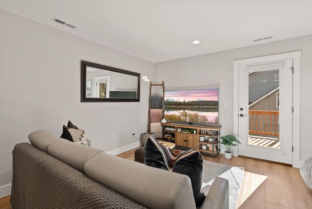 347 E Jefferson Avenue, Sisters, OR 97759