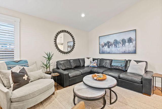 347 E Jefferson Avenue, Sisters, OR 97759