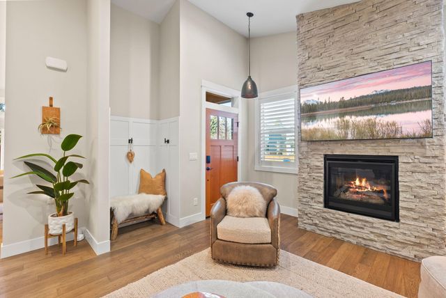 347 E Jefferson Avenue, Sisters, OR 97759