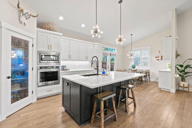 347 E Jefferson Avenue, Sisters, OR 97759