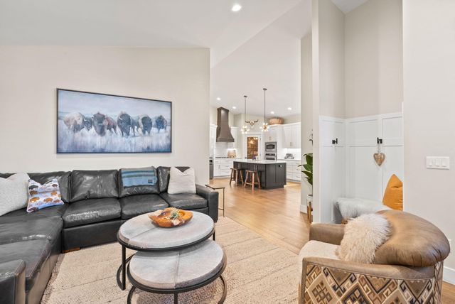 347 E Jefferson Avenue, Sisters, OR 97759