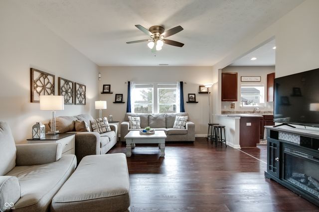 3201 Underwood Drive, Whiteland, IN 46184