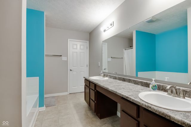 3201 Underwood Drive, Whiteland, IN 46184