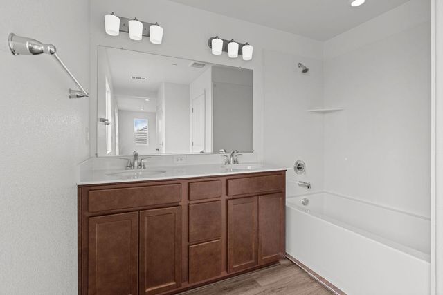 2348 E Loomis Rd, Stockton, CA 95205