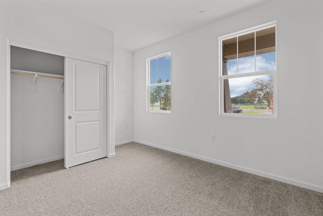 2348 E Loomis Rd, Stockton, CA 95205