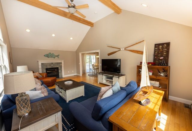 6 Mckenzies Way, Berkley, MA 02779