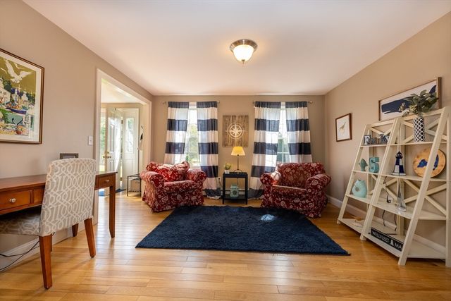 6 Mckenzies Way, Berkley, MA 02779