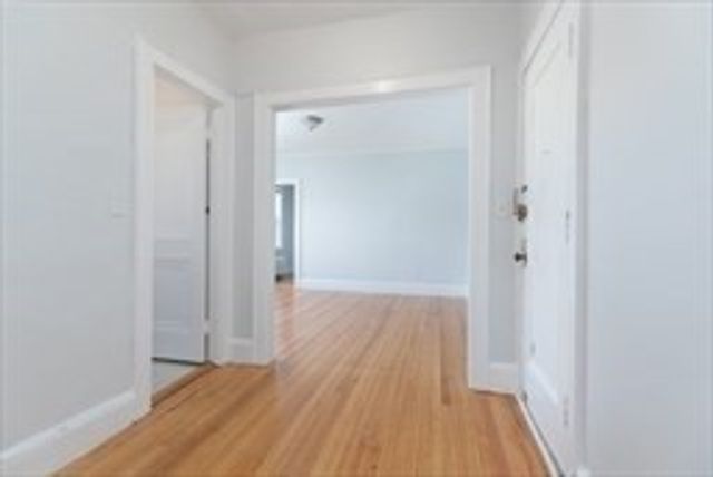 22 Concord Ave 10, Cambridge, MA 02138