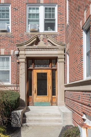 22 Concord Ave 10, Cambridge, MA 02138