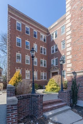 22 Concord Ave 10, Cambridge, MA 02138