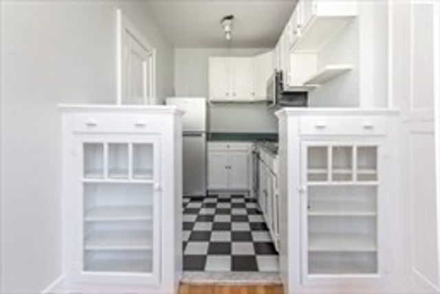 22 Concord Ave 10, Cambridge, MA 02138