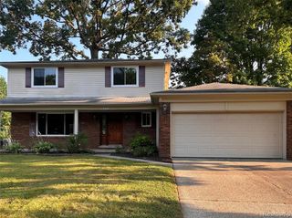 2355 Highbury, Troy, MI 48085