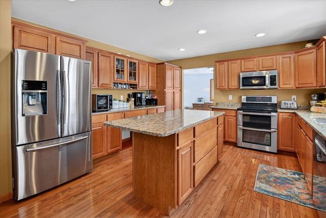 6620 Meredith Way, Mcfarland, WI 53558