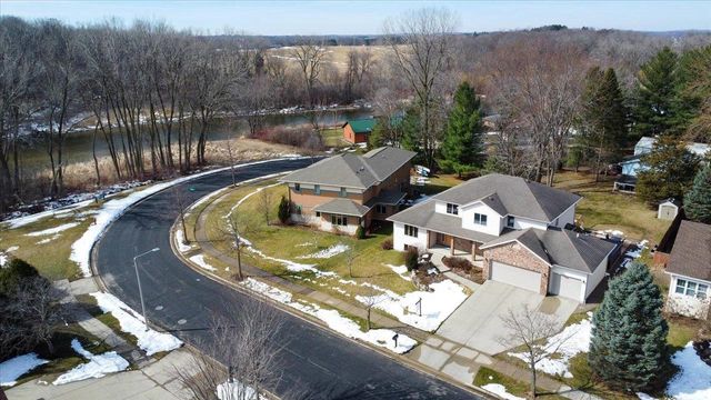 6620 Meredith Way, Mcfarland, WI 53558