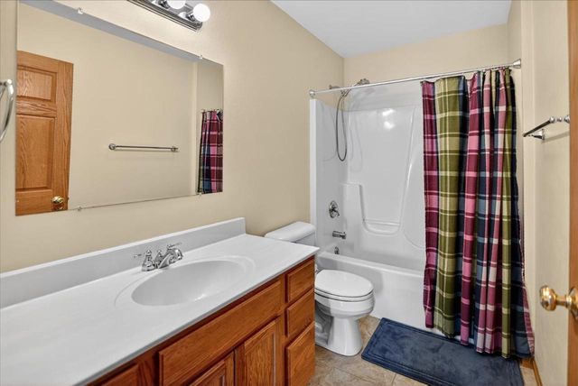 6620 Meredith Way, Mcfarland, WI 53558