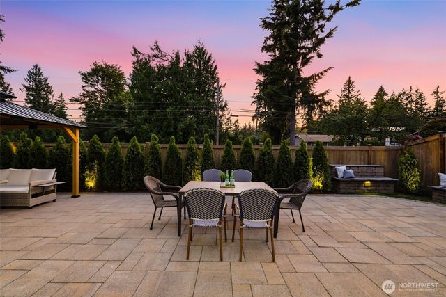 21223 NE 9th Place, Sammamish, WA 98074