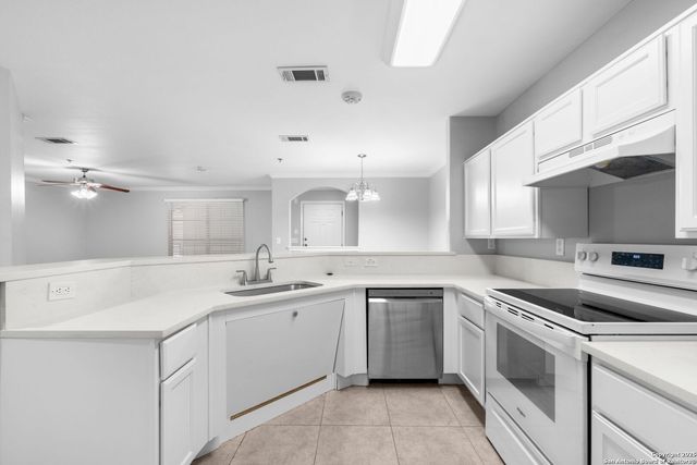 7323 Snowden Rd Apt 1101, San Antonio, TX 78240